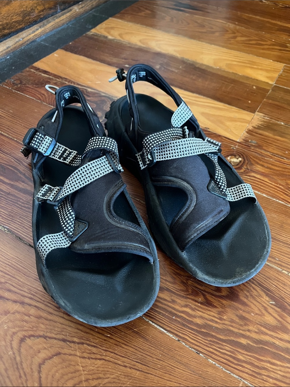 Nike adjustable strappy oneonta trail sandals